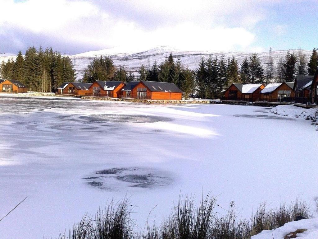 Glengoulandie Lochside Lodge מראה חיצוני תמונה